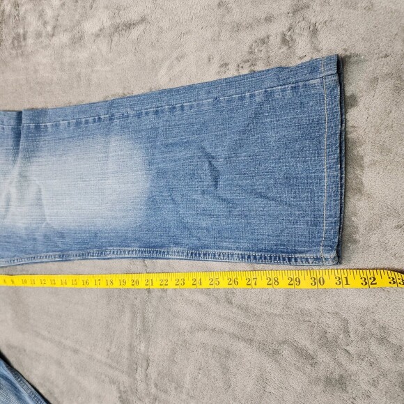 Akademiks Men's Light Wash Distressed Straight Leg Denim Jean Size 34x32 - Picture 12 of 14